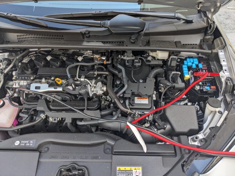 toyota prius hibridinis automobilis variklis prikurimas uzkurimas prikurti uzkurti