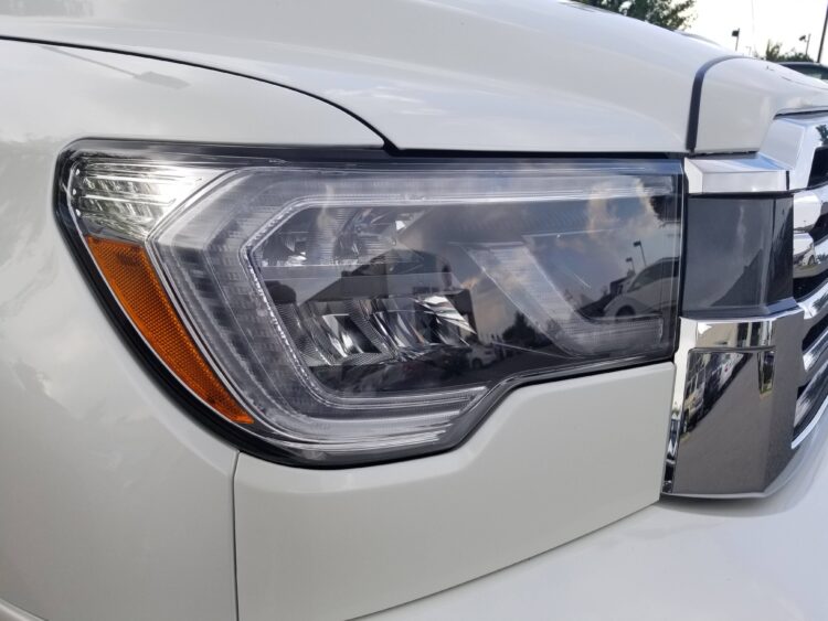 toyota sequoia priekis priekinis zibintas
