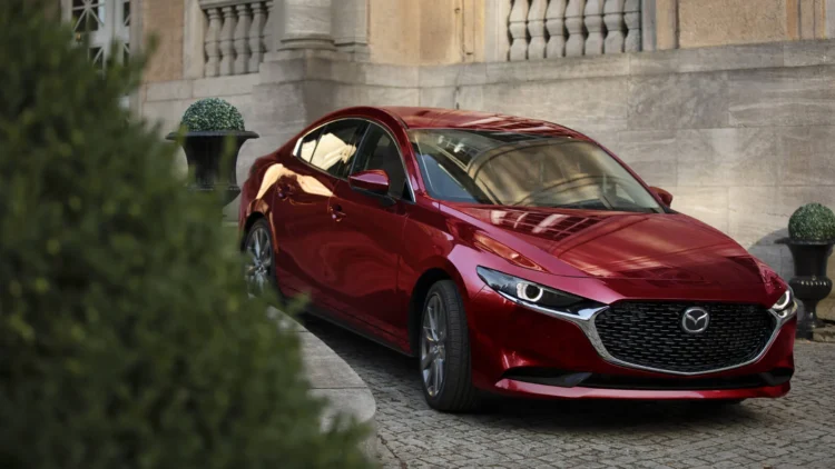 Prabangus sedanas, kurį vairuotojai vadina „neužmušamu“: kodėl jis taip vertinamas 1 2025 mazda3 sedanas