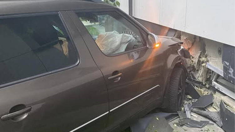 Avarija-Vilniuje-Škoda-kliudė-namą--vairuotoja-sužeista