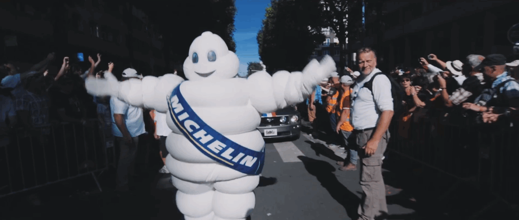 Kodėl Michelin žmogeliukas baltos spalvos, nors padangos juodos
