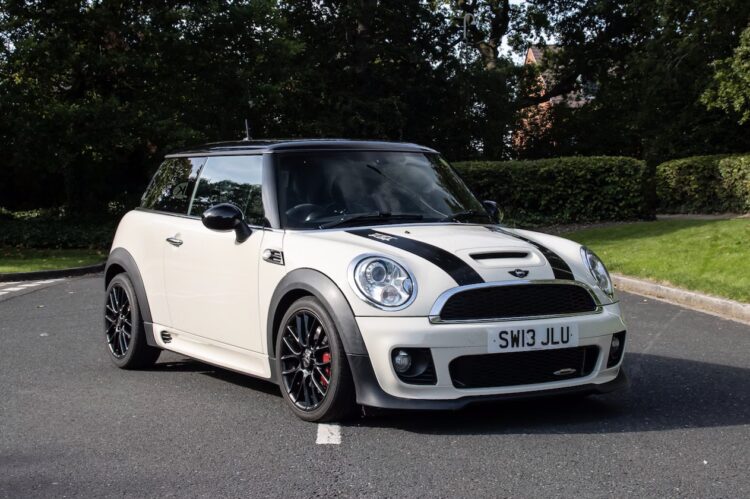 Pigiausiai perkamas automobilis Lietuvoje dažnai tampa brangiausiu per ketverius metus 1 Mini Cooper R56