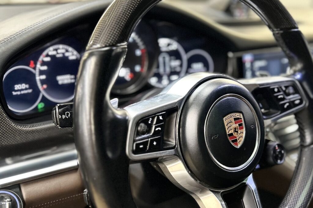 Ar galima prailginti automatinės pavarų dėžės gyvenimą? Meistrų paaiškinimai 4 Porsche Panamera vairas skydelis