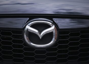 mazda logotipas