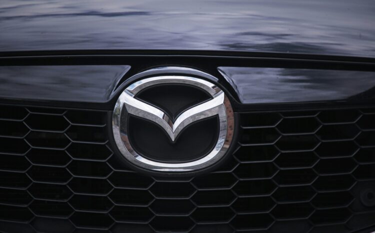 mazda logotipas
