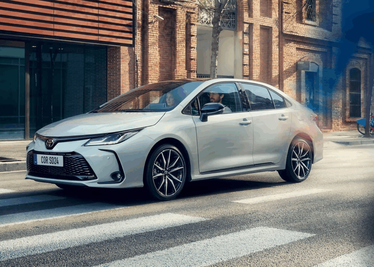 toyota corolla hybrid hibridinis automobilis