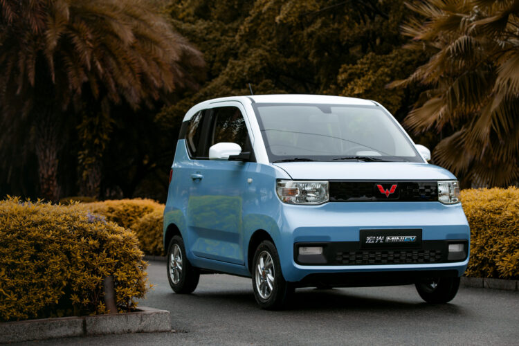 wuling mini elektromobilis