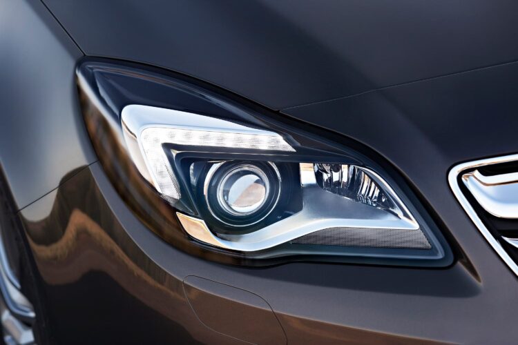 2013 opel insignia priekinis zibintas naudoti universalai seimai