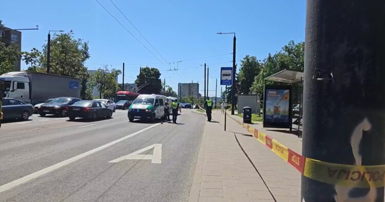 STOP kadras iš „Hibridinis paparacas“ vaizdo įrašo