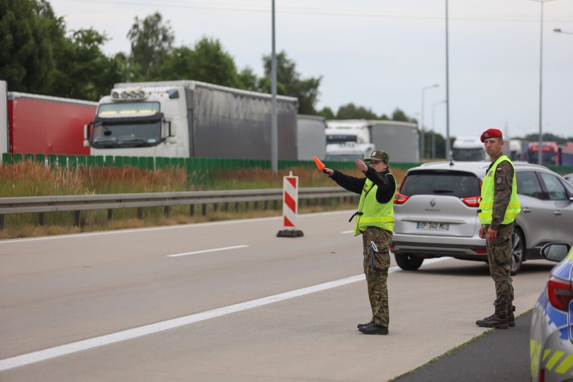 Laikini patikrinimai Lenkijos pasienyje ką turi žinoti Lietuvos vairuotojai