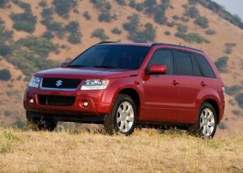 TOP 5 pigūs krosoveriai iki 10 000 €, tinkami duobėtiems Lietuvos keliams 2 Suzuki Grand Vitara 2013
