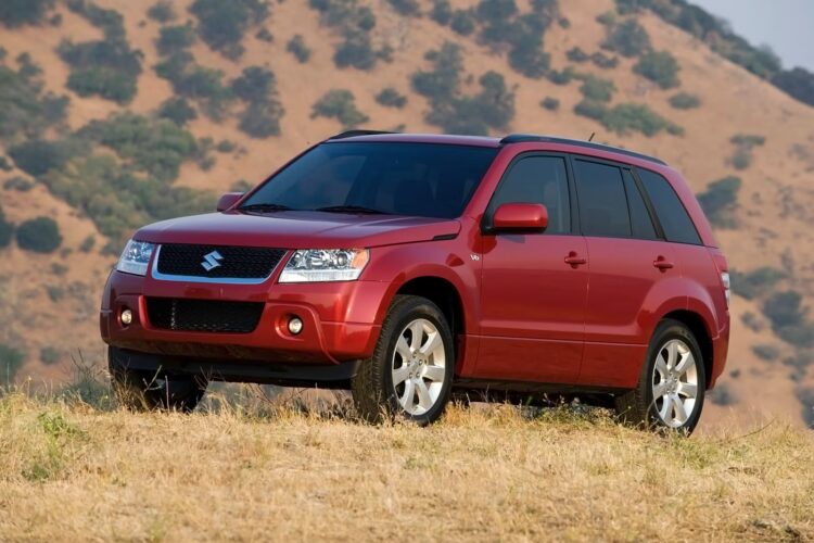 TOP 5 pigūs krosoveriai iki 10 000 €, tinkami duobėtiems Lietuvos keliams 1 Suzuki Grand Vitara 2013