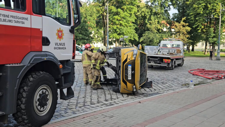 Vilniaus centre liepsnojo elektromobilis kas nutiko