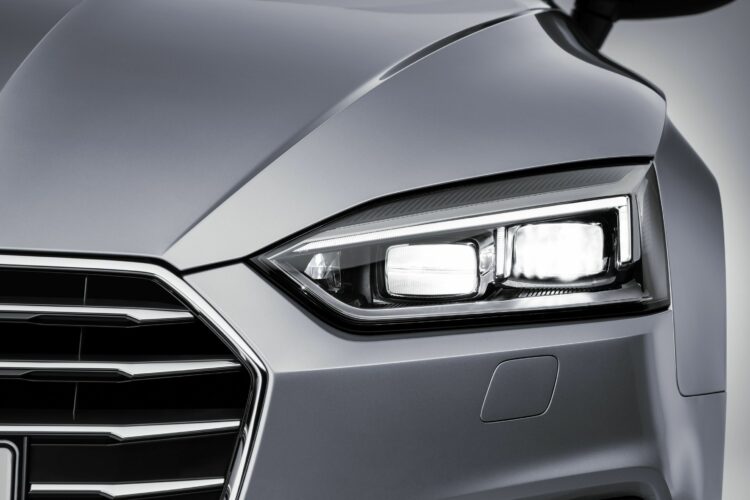 Audi A5 Coupe priekinis žibintas
