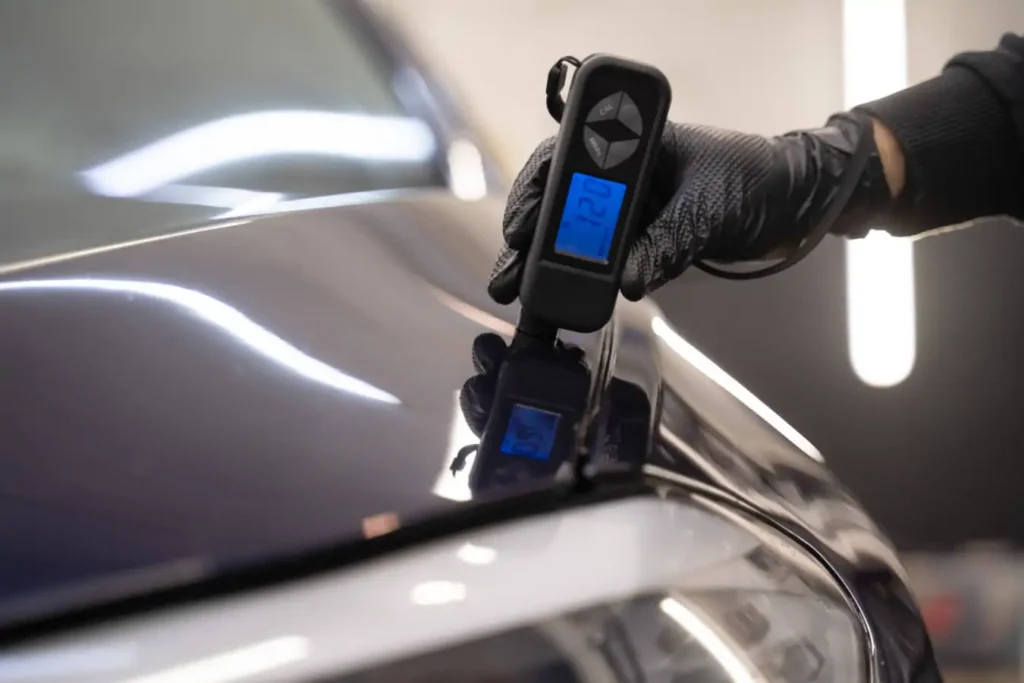 automobilio kebulo patikra su dazu storio matuokliu