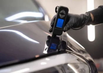 Dauguma pirkėjų bijo 150 000 km ridą turinčių automobilių – mechanikai sako, kad tai ne problema 10 automobilio kebulo patikra su dazu storio matuokliu