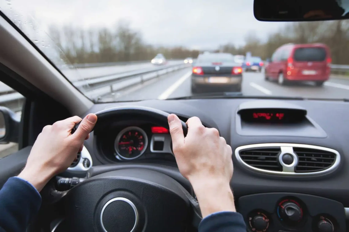 Matuoja atstumą tarp automobilių: gresia baudos, precedentas – visai ES 1 Ar galima gauti baudą už važiavimą per arti kito automobilio saugus atstumas bauda baudos