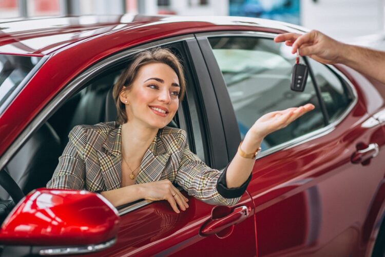 Ar-galima-issinuomoti-automobili-be-kreditines-korteles