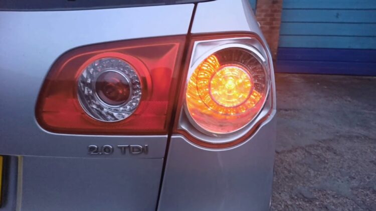 volkswagen passat galinis zibintas