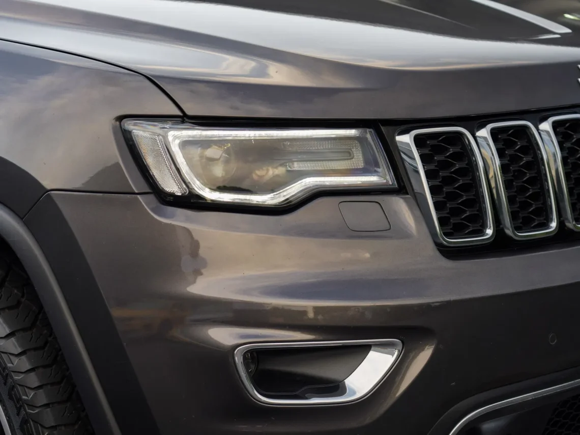 Populiari, bet rizikinga markė: blogiausias įvertinimas pagal „Consumer Reports“ 1 2020 Jeep Grand Cherokee priekinis zibintas