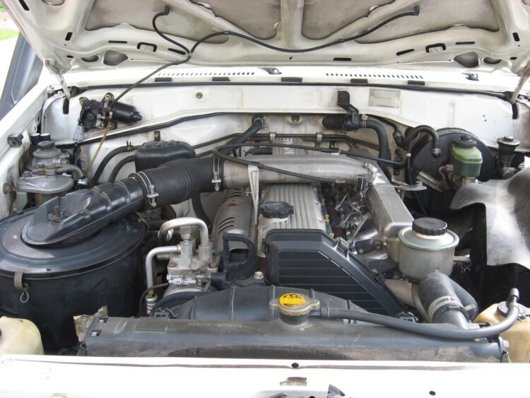 Toyota Land Cruiser 70 serijos visureigis su 1HZ varikliu