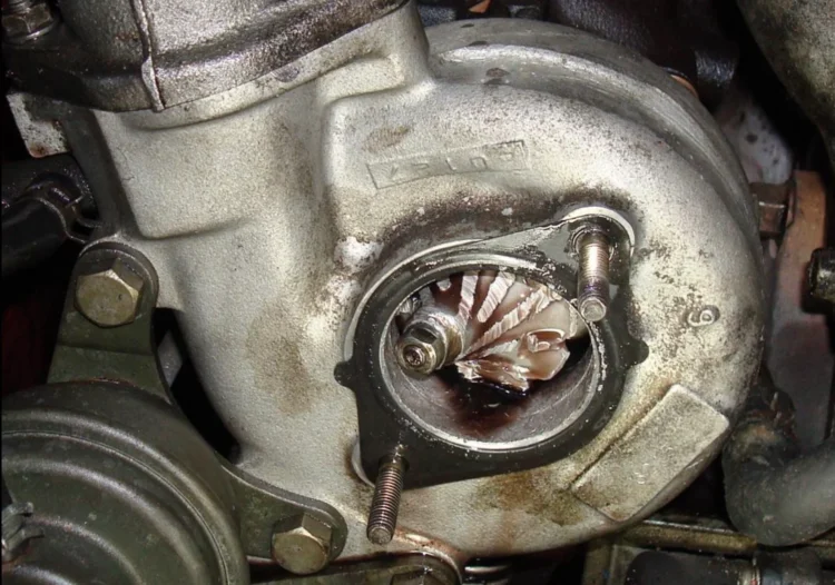 Turbiniai varikliai, kurie gali įveikti virš 400 000 km be kapitalinio remonto: ką verta žinoti Lietuvoje 1 automobilio turbina turbokompresorius alyvos nuotekis