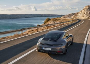 porsche 911 turbo s hybrid 2025 2