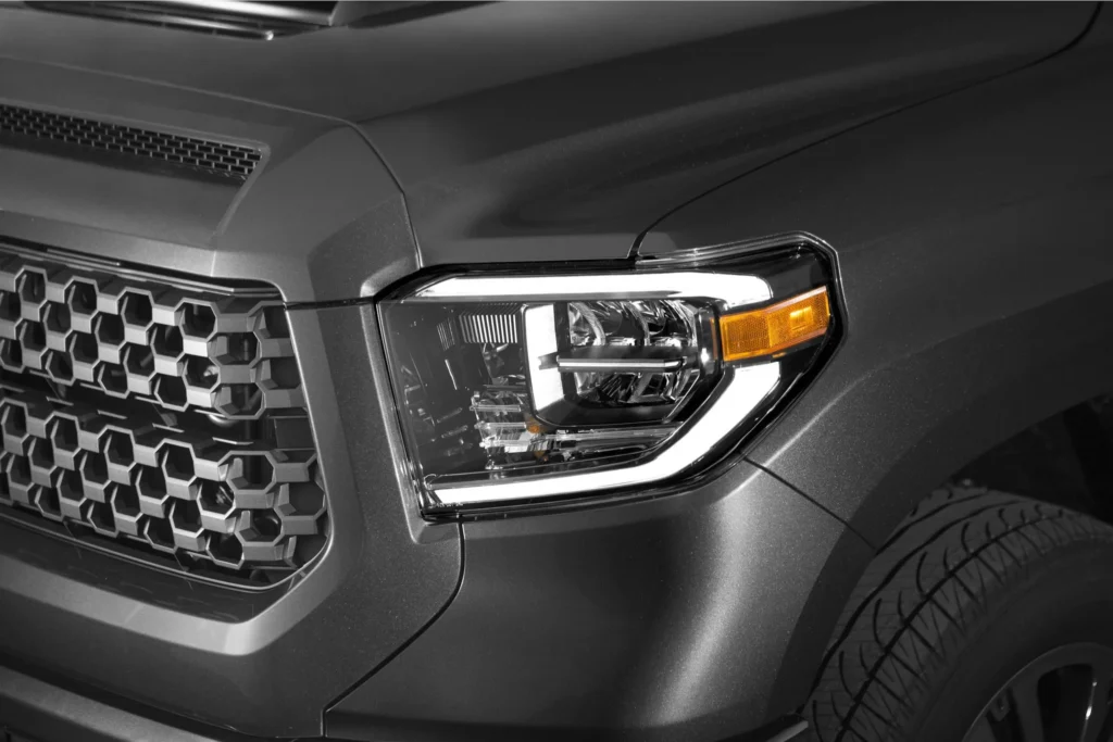 „Toyota“ atšaukia daugiau nei 126 tūkst. automobilių: ką turi žinoti vairuotojai? 2 2018 toyota tundra priekinis zibintas