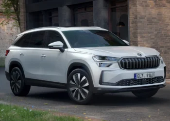 Skoda Kodiaq ikraunamas hibridinis automobilis
