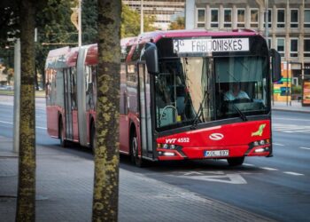 autobusas Ar privalote praleisti autobusą iš stotelės