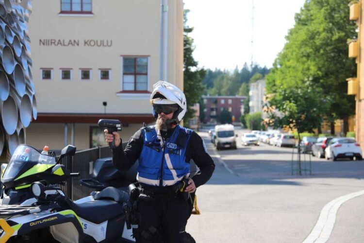 suomijos policijos pareigunas greicio radaras matuoklis