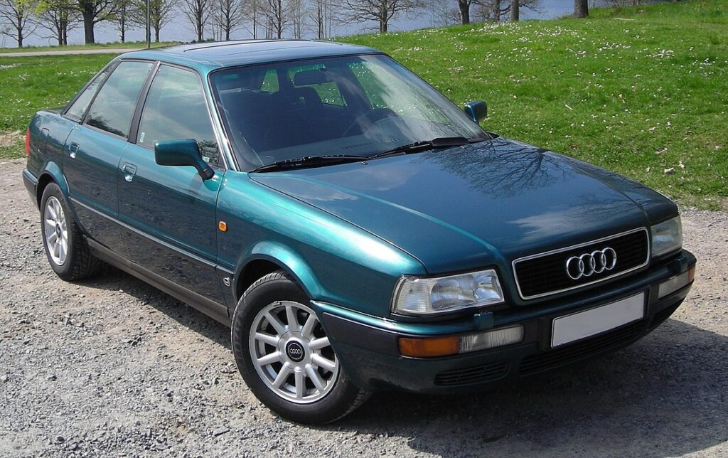 Audi 80 B4 atsparus senas automobilis