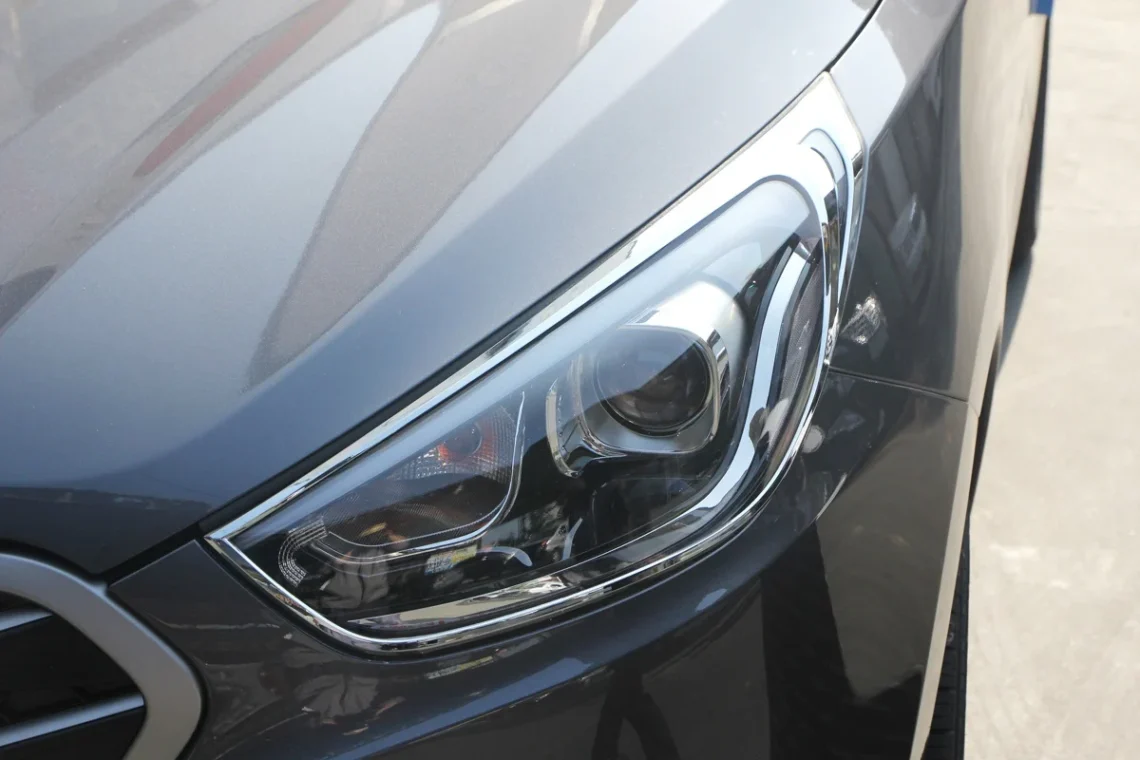 Mažiausiai gendantys 15 metų visureigiai: TOP 10 modelių sąrašas 1 Hyundai ix35 priekinis zibintas