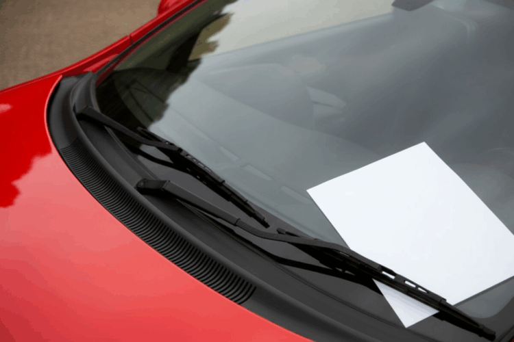 Popieriaus lapas ant lango pavojaus signalas ką daryti jei randate kvietimą ar skelbimą ant automobilio