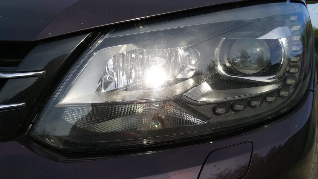 Volkswagen Touran priekinis zibintas