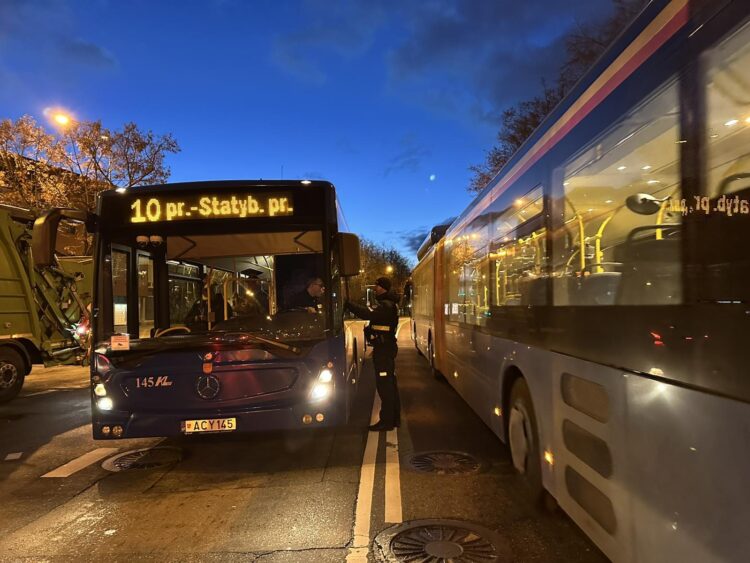 policijos pareigunas reidas blaivumo patikra viesasis transportas autobuso vairuotojas