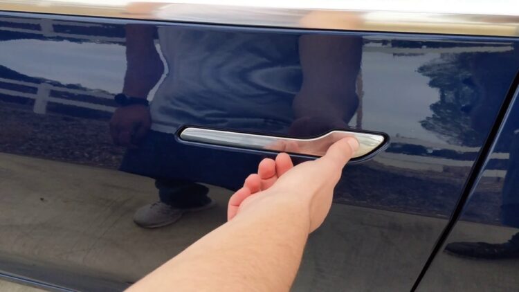 tesla model 3 duru rankena