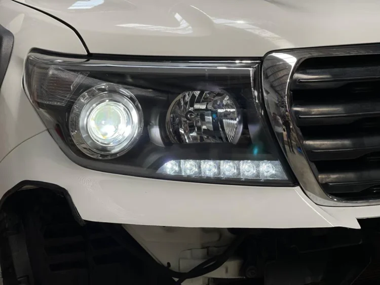 toyota land cruiser 200 priekinis zibintas