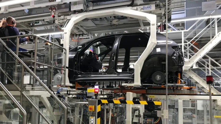 50 000 darbo vietų ir pelnas per pusę — „Volkswagen" grupė skelbia didžiausią pertvarkymą per dešimtmetį 1 volkswagen gamykla
