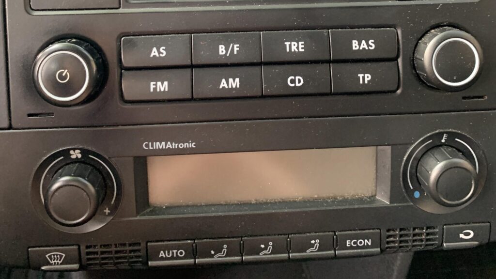 Šis sprendimas palies tūkstančius vairuotojų: mokesčiai kils vienas po kito 2 vw polo 2006 centrine konsole radijas ta tp mygtukai radijas