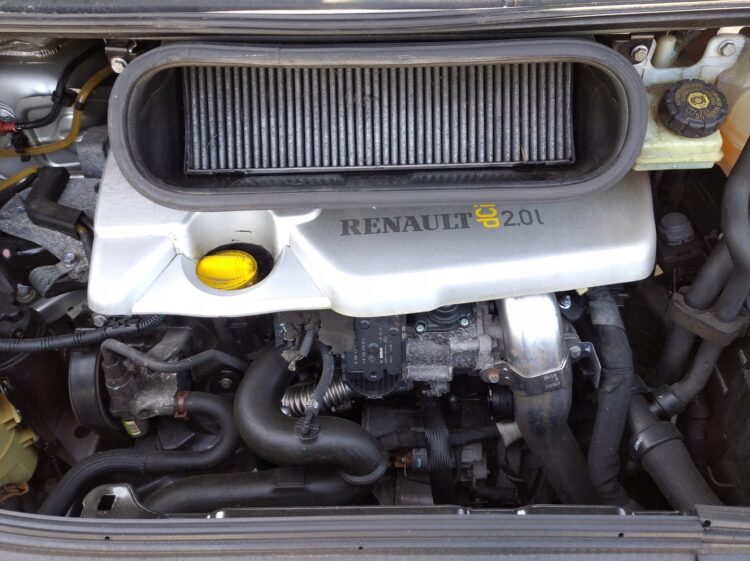 2.0 dci dyzelinis variklis