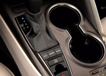 2021 Toyota Camry XSE automatine greiciu deze