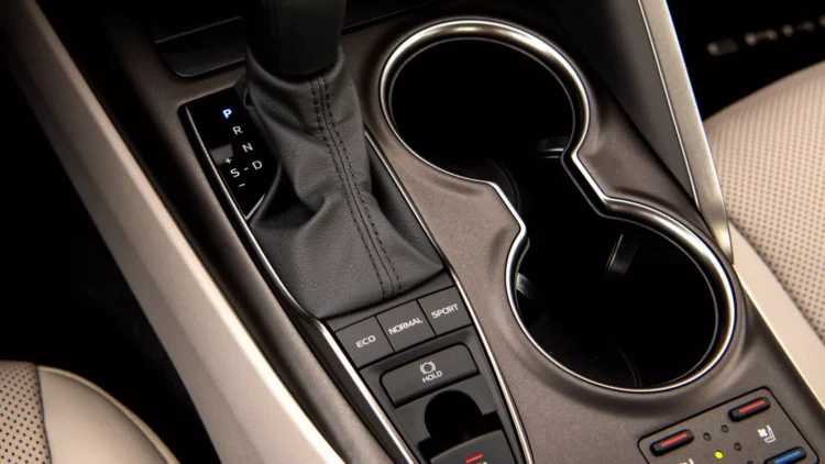 2021 Toyota Camry XSE automatine greiciu deze