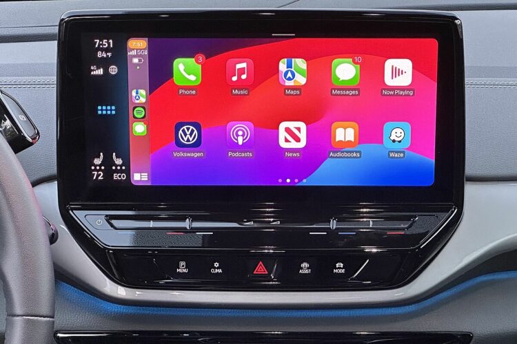 Kodėl laidinis „Apple CarPlay“ turi svarbų pranašumą prieš belaidį 1 2023 Volkswagen ID.4 CarPlay