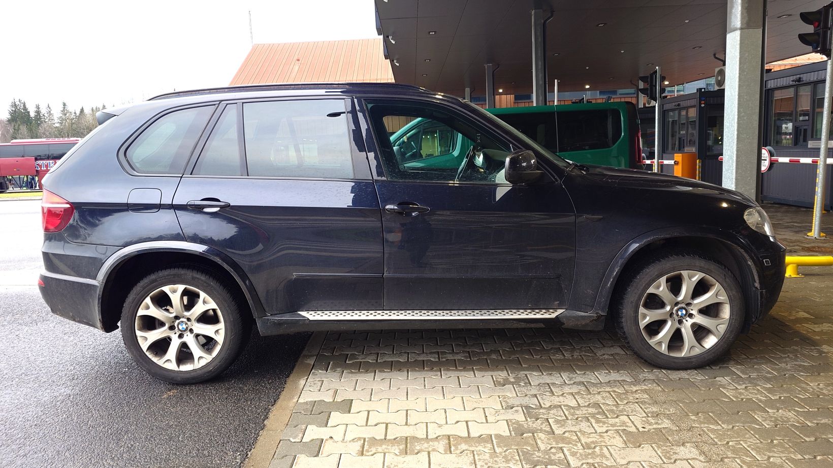 BMW X5 sulaikytas Medininkų pasienio kontrolės punkte