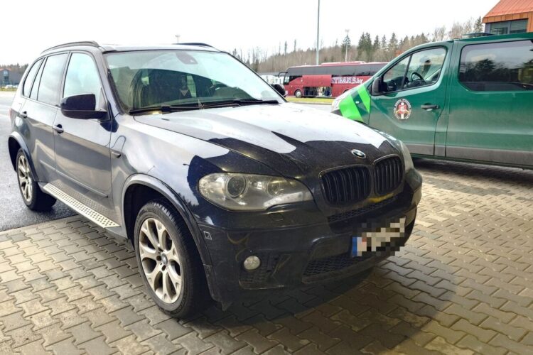 BMW X5 sulaikytas Medininkų pasienio kontrolės punkte