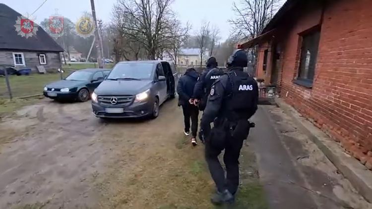 Balionų kontrabanda, ginklai ir 720 000 eurų 21 sulaikytas operacijos mastas stebina