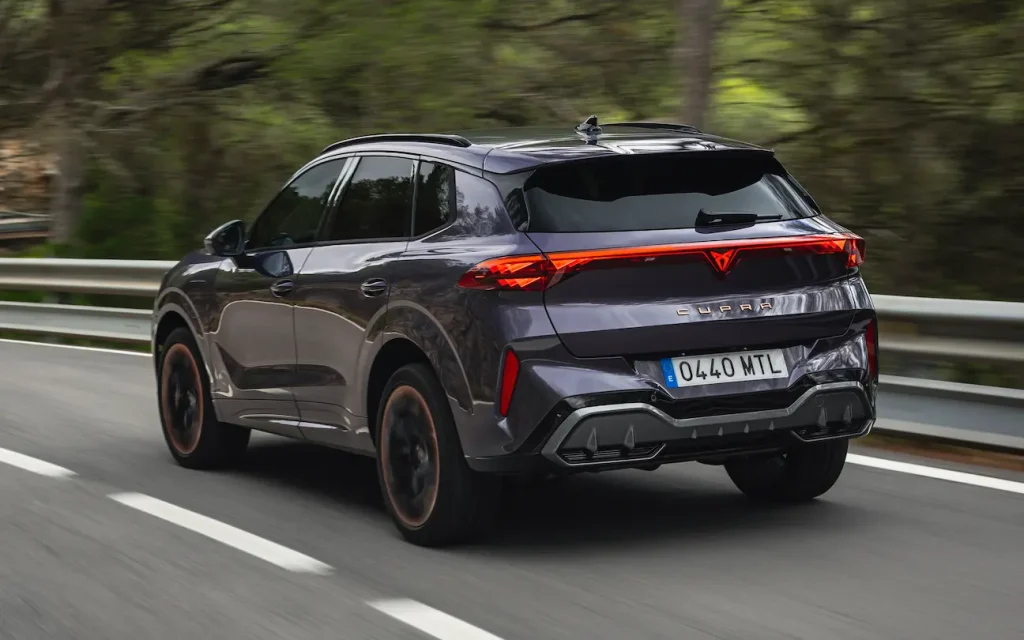 5,2 l/100 km atrodo įspūdingai, bet „Cupra Terramar VZ“ turi kitą problemą 2 Cupra Terramar VZ galas
