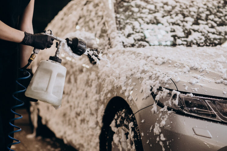 Kodėl verta investuoti į gerą šampūną automobilio priežiūrai