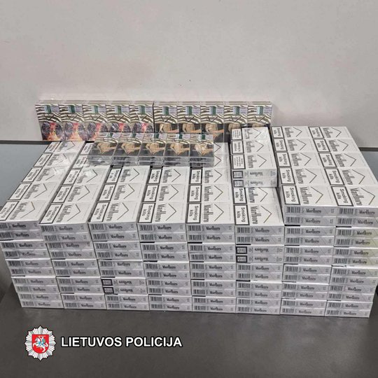 Lietuvos policijos pareigunai tikrinimo metu 6